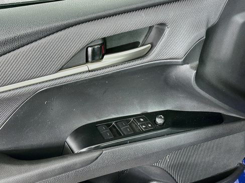Used 2025 Toyota Camry SE FWD image 15