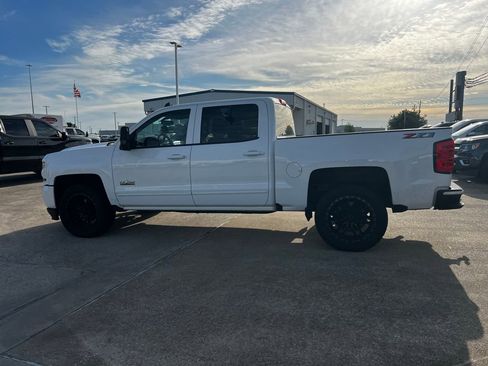 Used 2018 Chevrolet Silverado 1500 LT w/ Texas Edition image 10