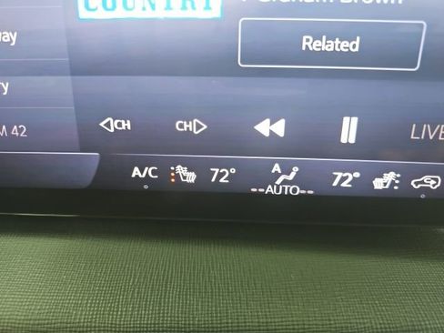 Used 2025 Buick Enclave Preferred image 11