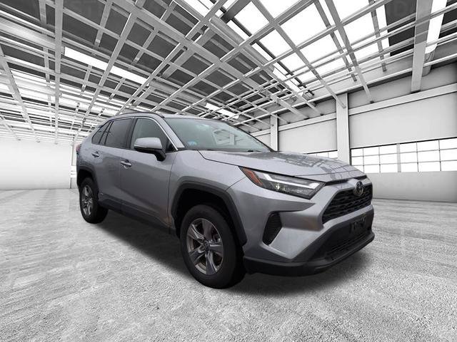 Used 2025 Toyota RAV4 XLE AWD/4WD image 1