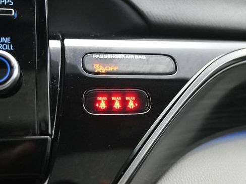 Used 2021 Toyota Camry XLE FWD image 19