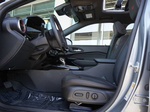 Used 2026 Chevrolet Trax RS w/ Sunroof Package FWD image 28