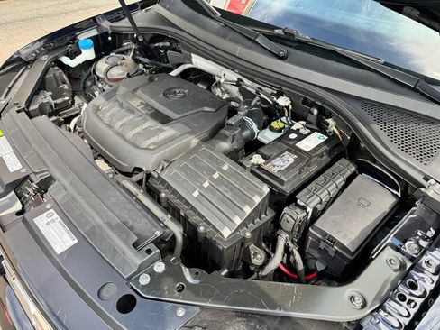 Used 2018 Volkswagen Tiguan SE w/ Panoramic Sunroof Package image 44