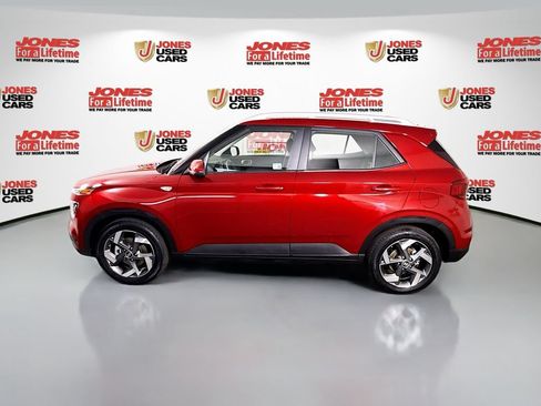 Used 2024 Hyundai Venue SEL FWD image 14