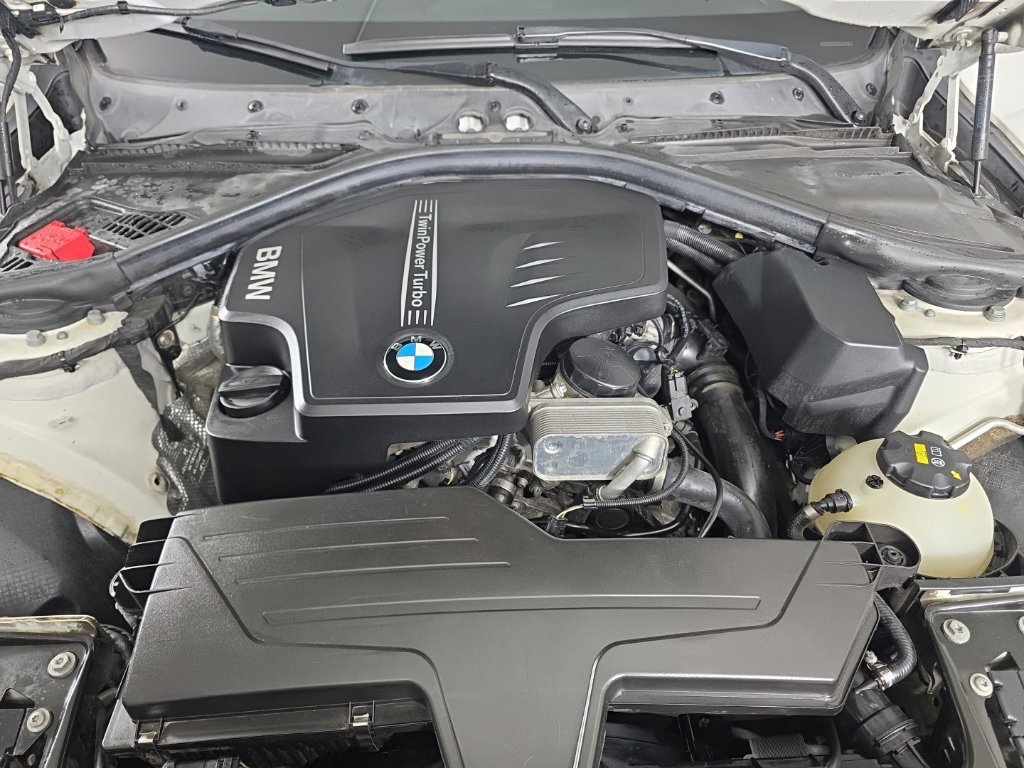 Used 2016 BMW 328i xDrive Sedan AWD/4WD image 9
