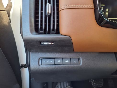 New 2026 Nissan Pathfinder Platinum image 17