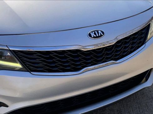 Used 2020 Kia Optima LX image 28