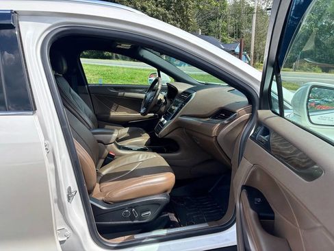 Used 2018 Lincoln MKC Reserve w/ Lincoln MKC Climate Package image 11