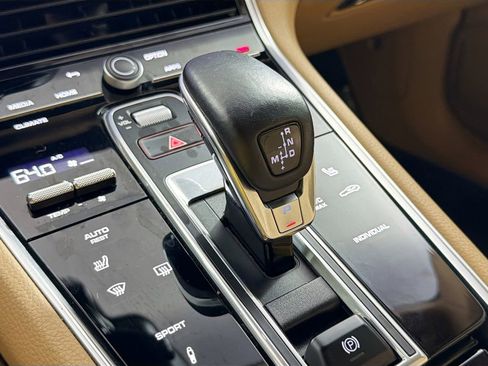 Used 2021 Porsche Panamera RWD image 17