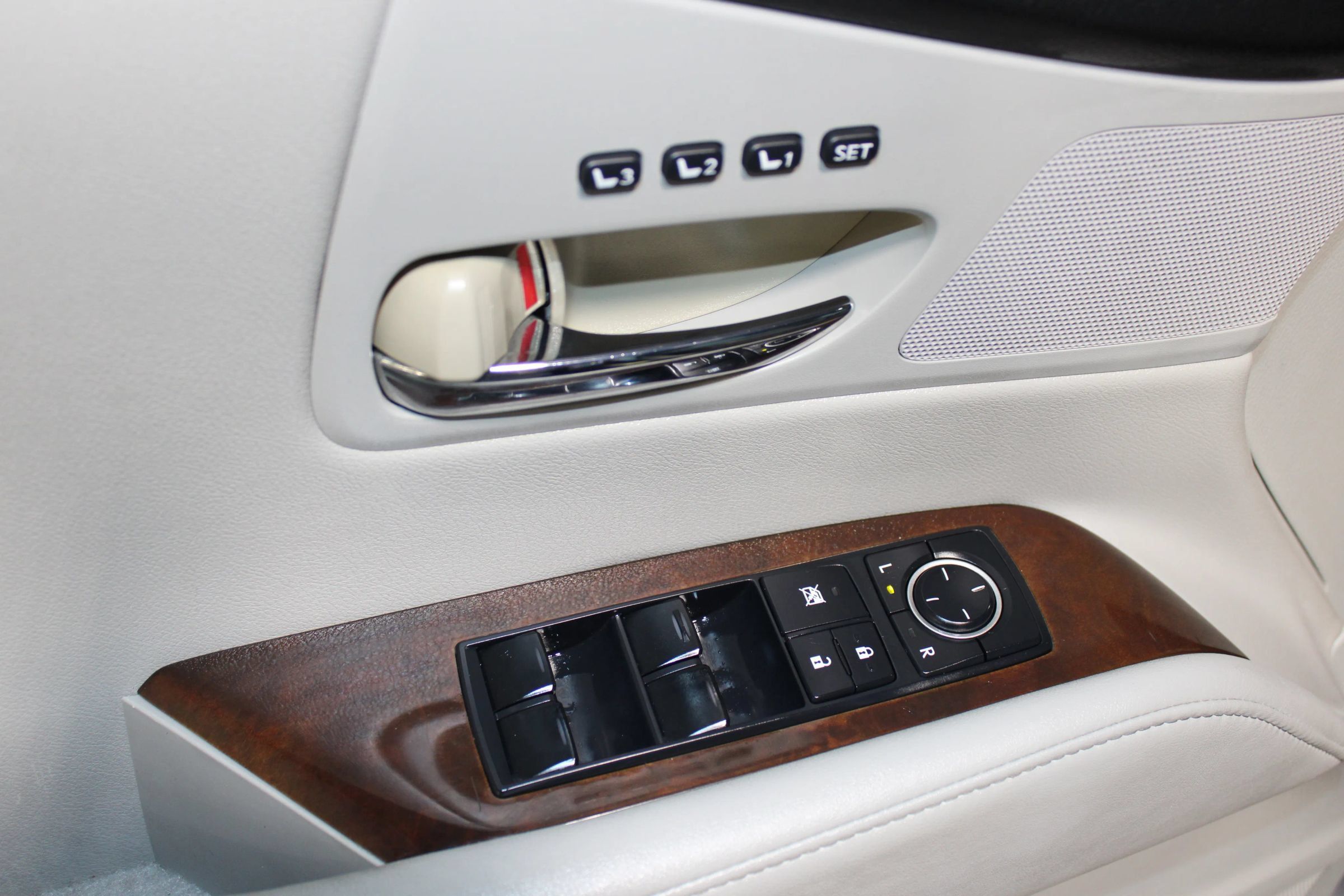 Used 2012 Lexus RX 350 FWD w/ Premium Pkg image 9