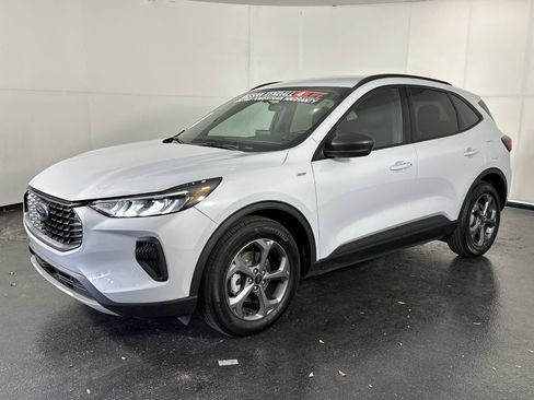 Used 2025 Ford Escape ST-Line image 6