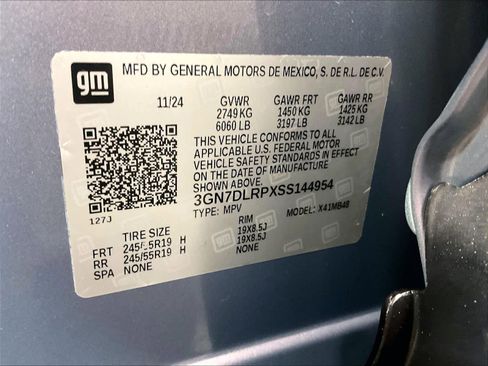 Used 2025 Chevrolet Equinox EV LT w/ Convenience Package image 35