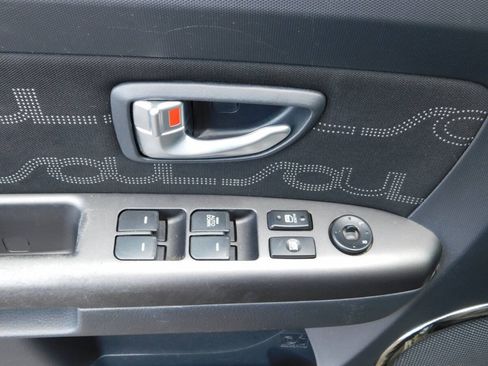 Used 2013 Kia Soul + FWD image 15