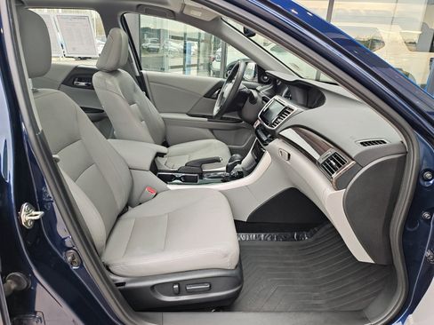 Used 2017 Honda Accord EX-L image 17