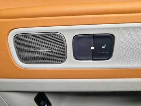 New 2025 Volkswagen ID. Buzz 1st Edition image 22