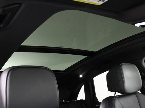 Used 2025 Porsche Macan image 25