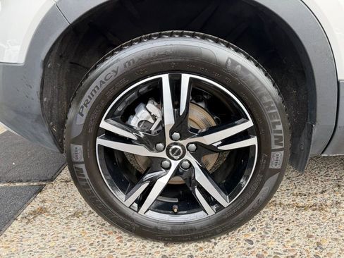 Used 2024 Volvo XC40 B5 Core AWD/4WD image 10