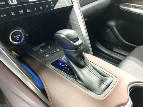 Used 2024 Toyota Venza Limited AWD/4WD image 25