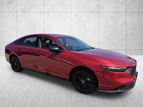 Used 2025 Honda Accord SE image 1