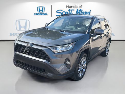 Used 2019 Toyota RAV4 XLE Premium FWD image 3