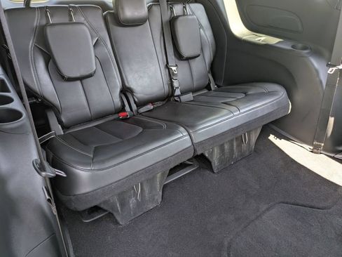 Used 2025 Chrysler Pacifica Select FWD image 27