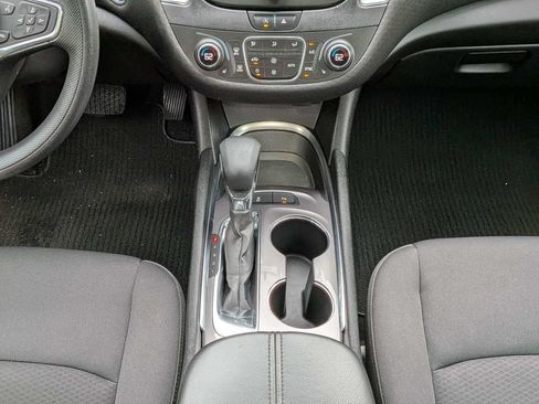 Used 2021 Chevrolet Malibu LT FWD image 18