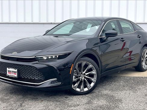 Used 2026 Toyota Crown Limited w/ Advanced Technology Package image 2