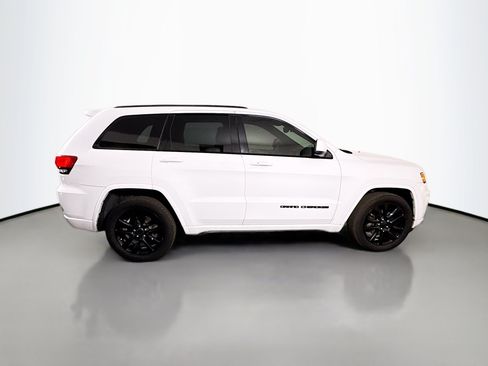 Used 2017 Jeep Grand Cherokee Altitude RWD image 11