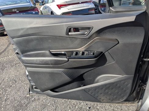 Used 2019 Toyota C-HR LE image 27