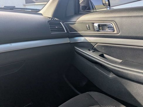 Used 2016 Ford Explorer XLT FWD image 11