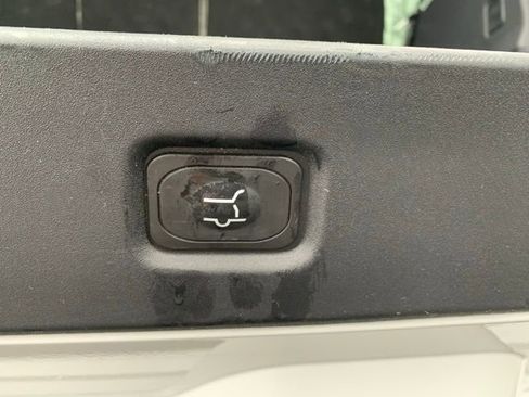 Certified 2025 Ford Expedition Active AWD/4WD image 9