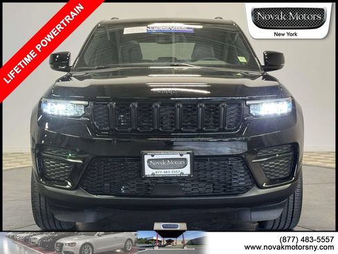 Used 2023 Jeep Grand Cherokee Altitude AWD/4WD image 2