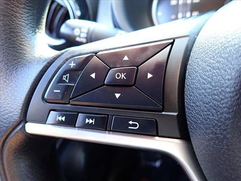 Used 2018 Nissan Kicks SV FWD image 21