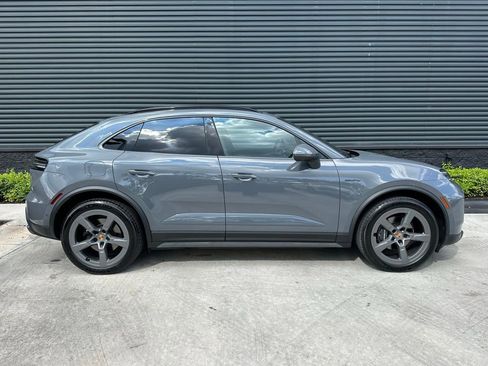 Used 2025 Porsche Macan 4 Electric image 10