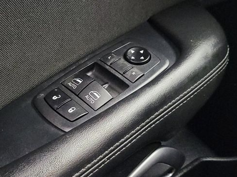 Used 2020 Dodge Challenger SXT RWD image 27
