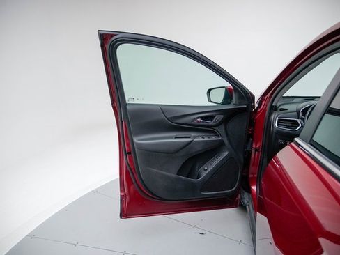 Used 2021 Chevrolet Equinox LT image 22