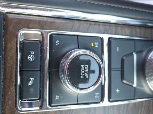 Used 2019 Ford Expedition Platinum image 26