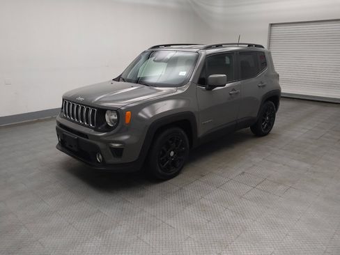 Used 2021 Jeep Renegade Latitude FWD image 2