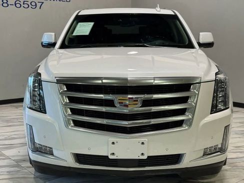 Used 2018 Cadillac Escalade Premium Luxury AWD/4WD image 3