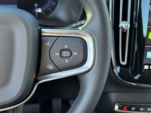 Certified 2024 Volvo XC40 B5 Core image 19