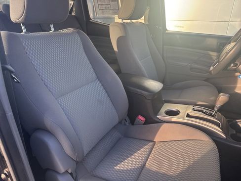 Used 2015 Toyota Tacoma PreRunner image 28