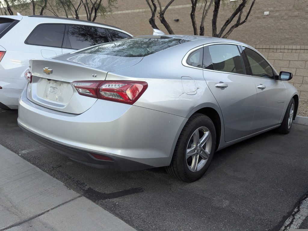 Used 2022 Chevrolet Malibu LT FWD image 4