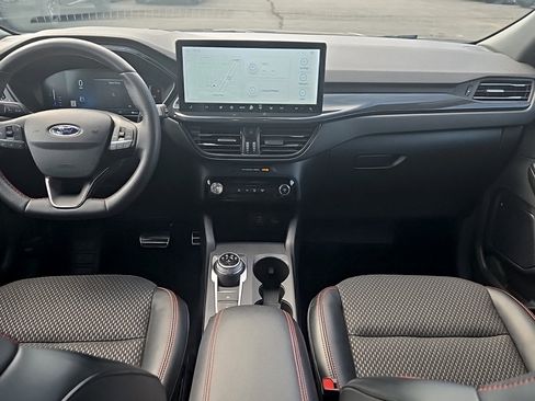 Used 2024 Ford Escape ST-Line w/ Tech Pack #1 AWD/4WD image 9