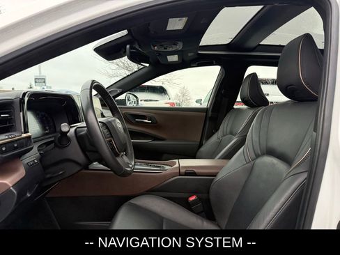 Used 2023 Toyota Crown Limited image 6