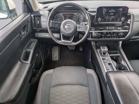 Used 2024 Nissan Pathfinder SV FWD image 16