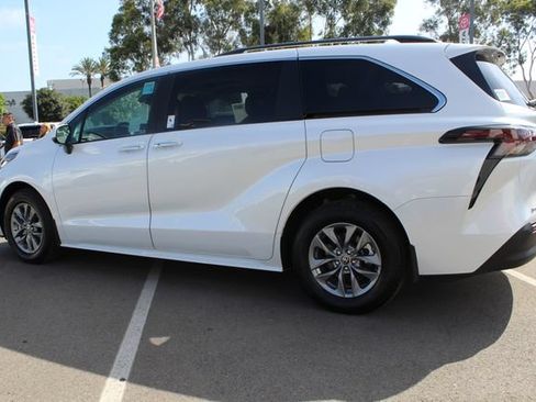 Certified 2026 Toyota Sienna XLE FWD image 24