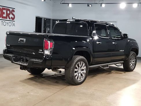 Used 2022 Toyota Tacoma Limited AWD/4WD image 7