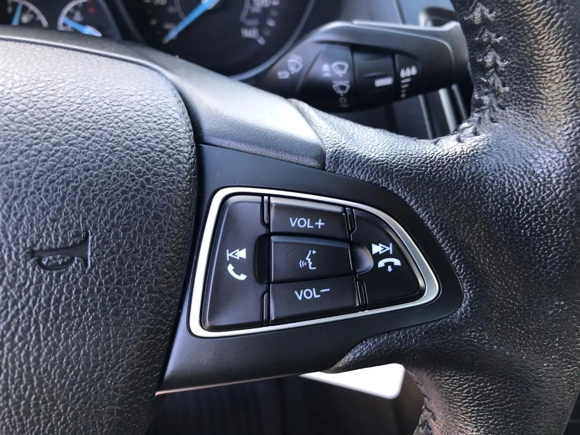 Used 2018 Ford Focus SE w/ SE Appearance Package FWD image 18