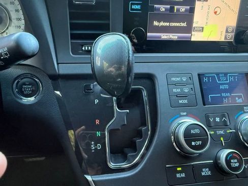 Used 2015 Toyota Sienna SE w/ SE Preferred Package image 15