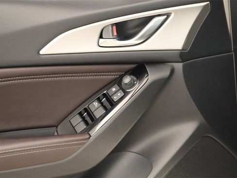 Used 2018 MAZDA MAZDA3 Touring image 22